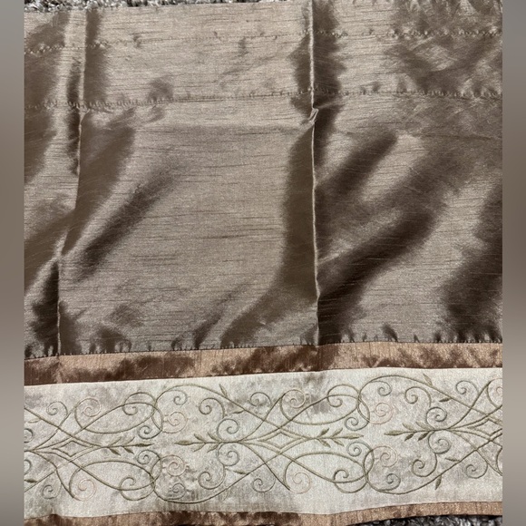 Green/Beige Valence Curtain - Picture 3 of 3